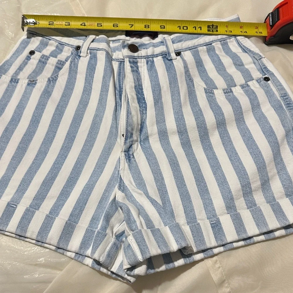 Chic Striped Jean Shorts in Blue and White